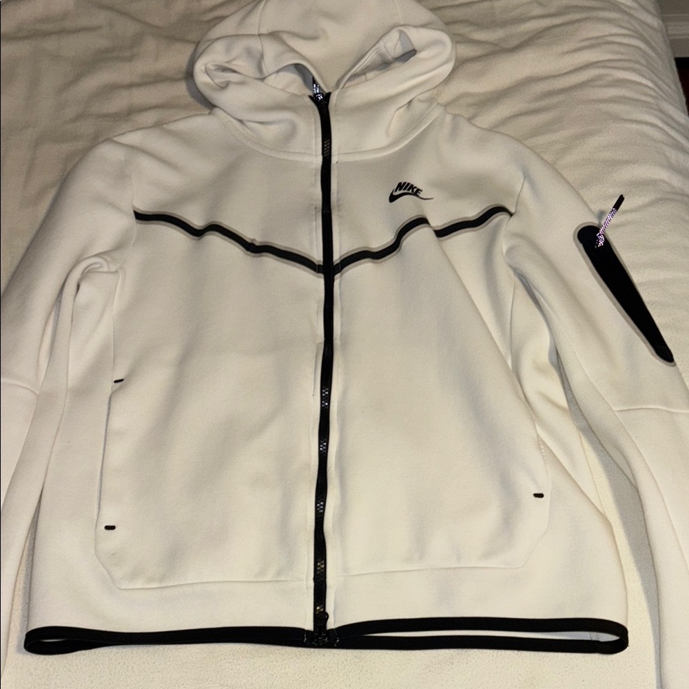 White Nike Tech Size M